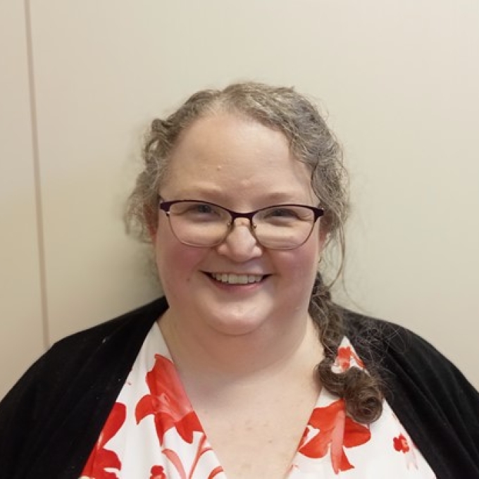Headshot of Robyn Otway